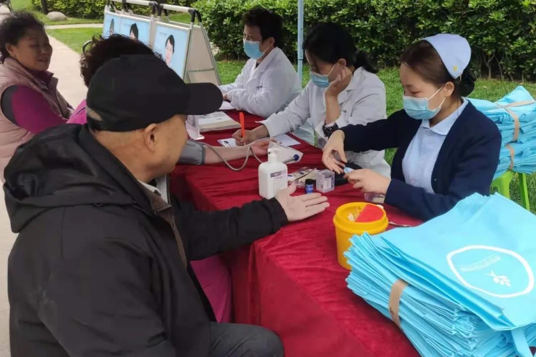 “医”路有我 ▏服务群众办实事 专家义诊进社区(图2)