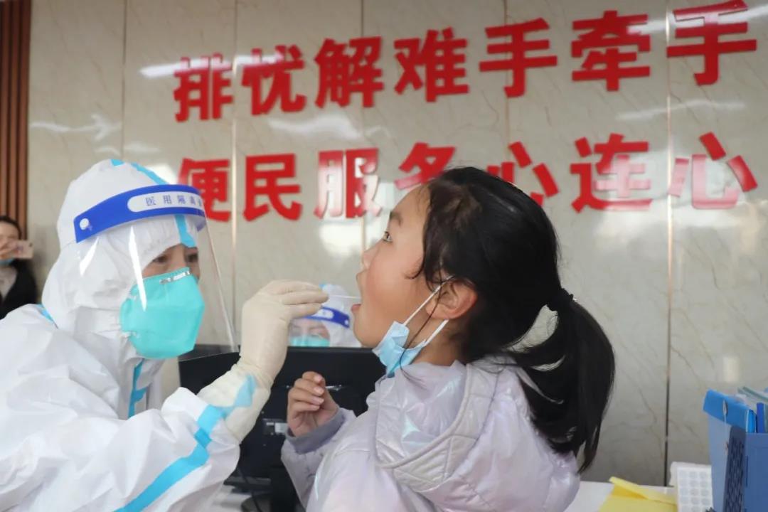 弘扬抗疫精神 点赞抗疫英雄 ▏西安经开妇幼医院组建核酸采样队参与疫情防控(图5)