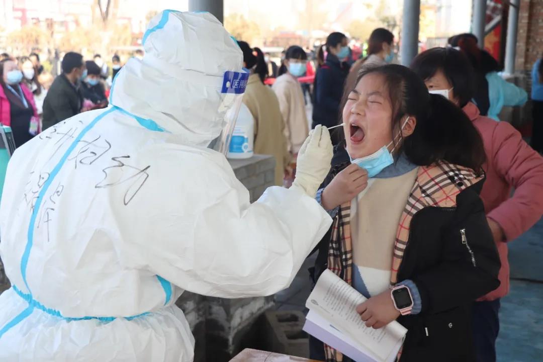 弘扬抗疫精神 点赞抗疫英雄 ▏西安经开妇幼医院组建核酸采样队参与疫情防控(图6)