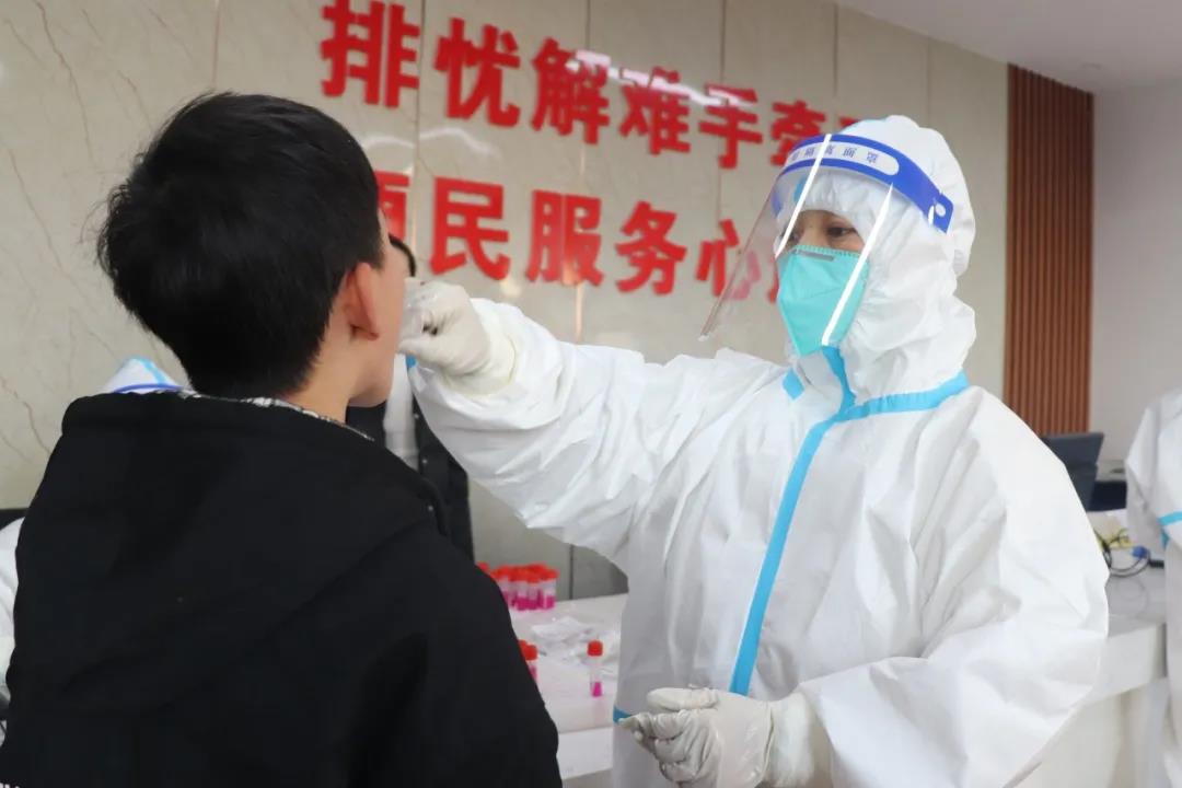 弘扬抗疫精神 点赞抗疫英雄 ▏西安经开妇幼医院组建核酸采样队参与疫情防控(图12)