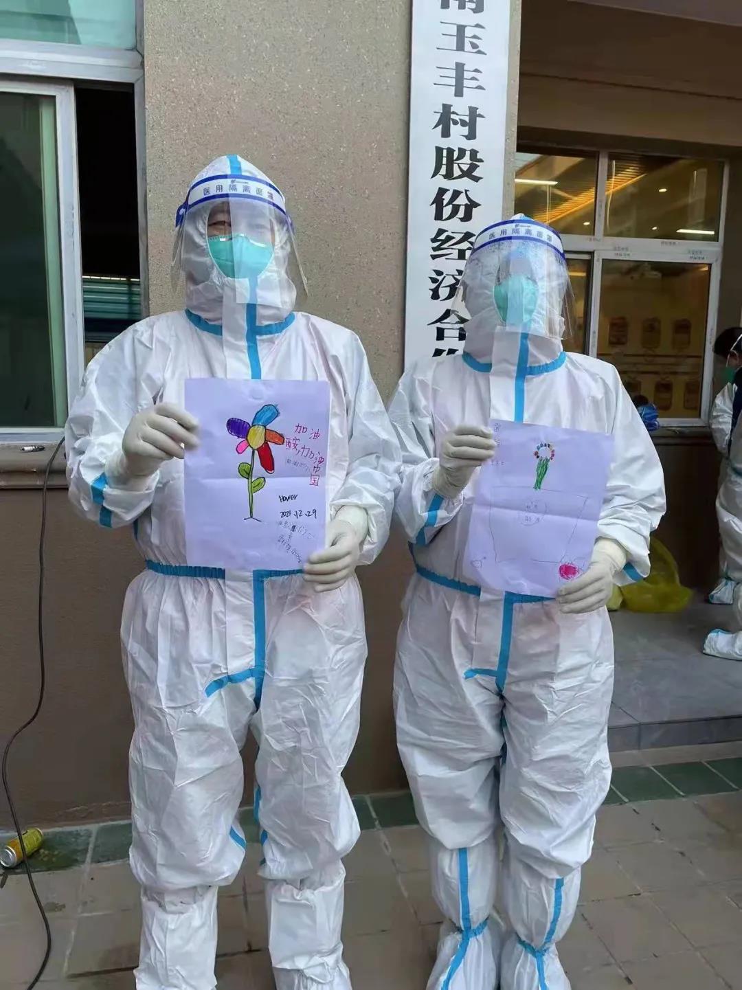 超暖心 ▏西安经开妇幼医院“大白”核酸检测现场收到特殊礼物(图6)