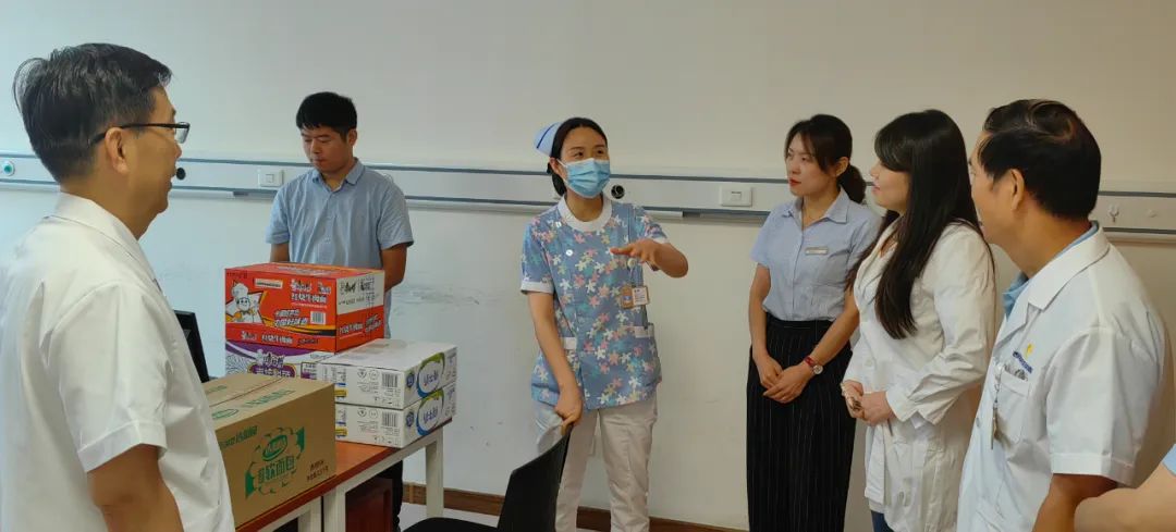我院领导班子慰问一线医护人员(图4)